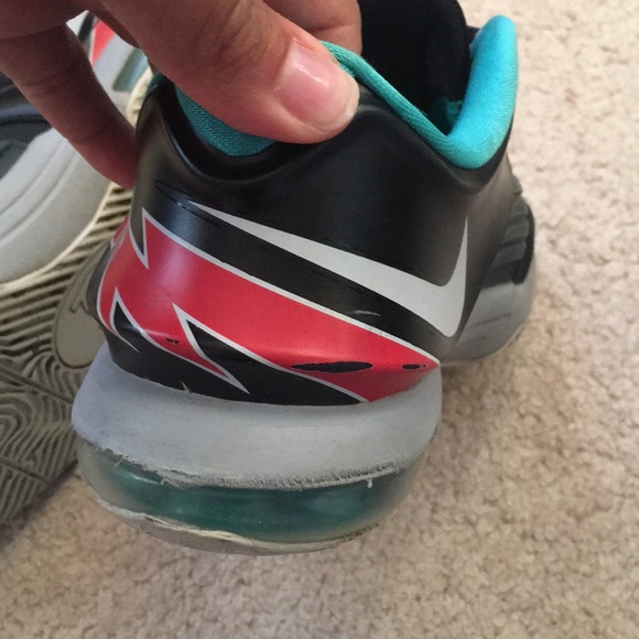 Keivn Durant Sneakers - Picture 5 of 7